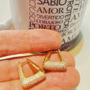 Brinco Argola Triangular Cravejado com Zircônias Brancas Banhado a Ouro 18k ou Ródio