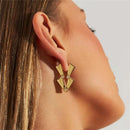 Brinco Argola Raio com 3 Zircônias Brancas Semijoia Banhada a ouro 18k