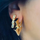 Brinco Argola Raio com 3 Zircônias Brancas Semijoia Banhada a ouro 18k