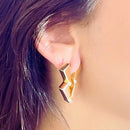 Brinco Argola Raio com 3 Zircônias Brancas Semijoia Banhada a ouro 18k